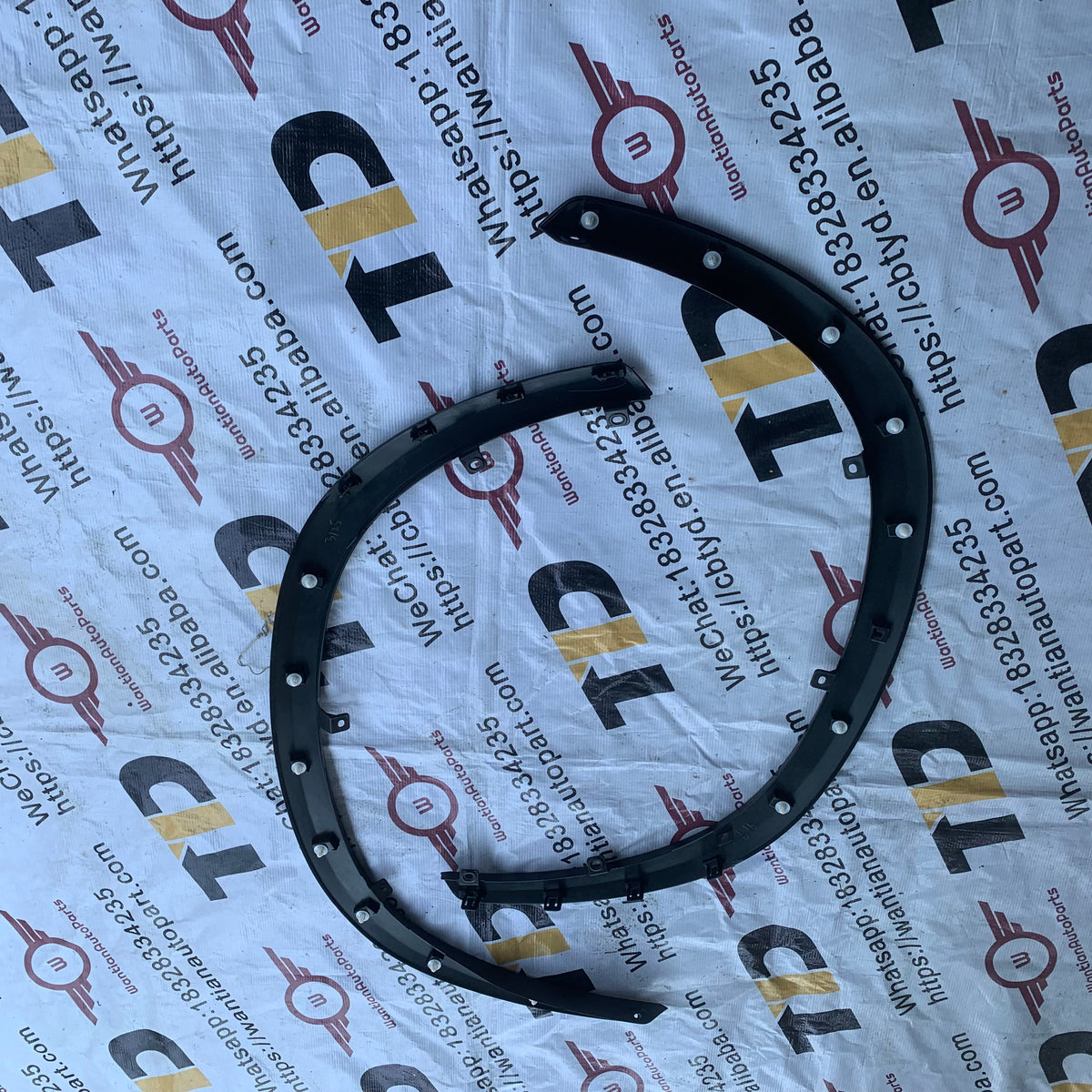 恭子① Genuine OEM Toyota 75601-F4010 Passenger Front Wheel Opening