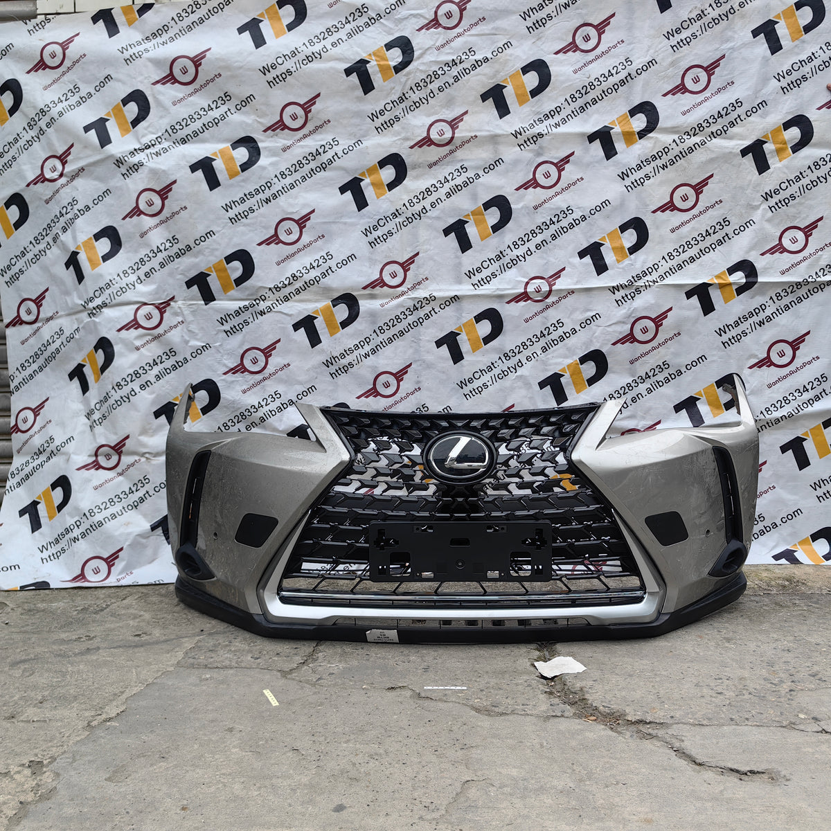B　0324 TOYOTA Hilux / Pickup 1984-87 Front Bumper & Side Bumper