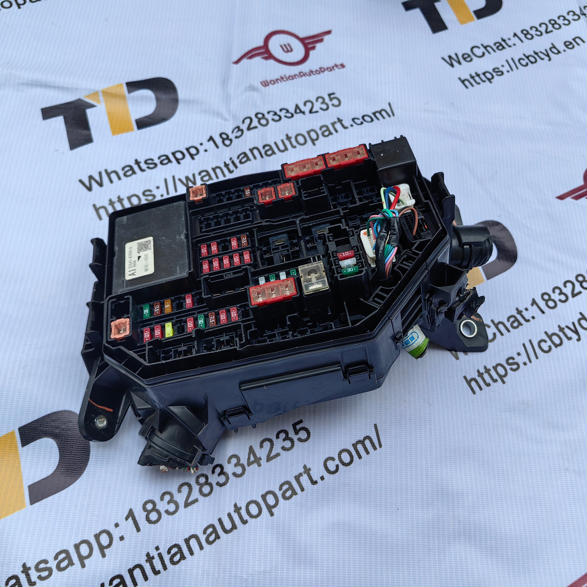 82663-12160 82666-12650 82662-02A00 Fuse box assembly for