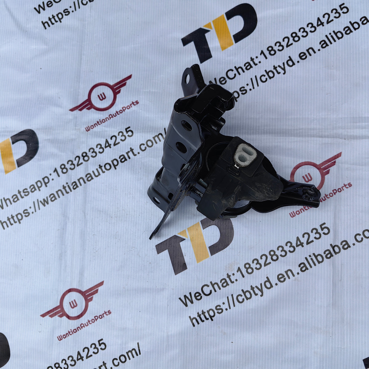 12372-24080 Side Mount For Toyota Corolla SE 12372-24080