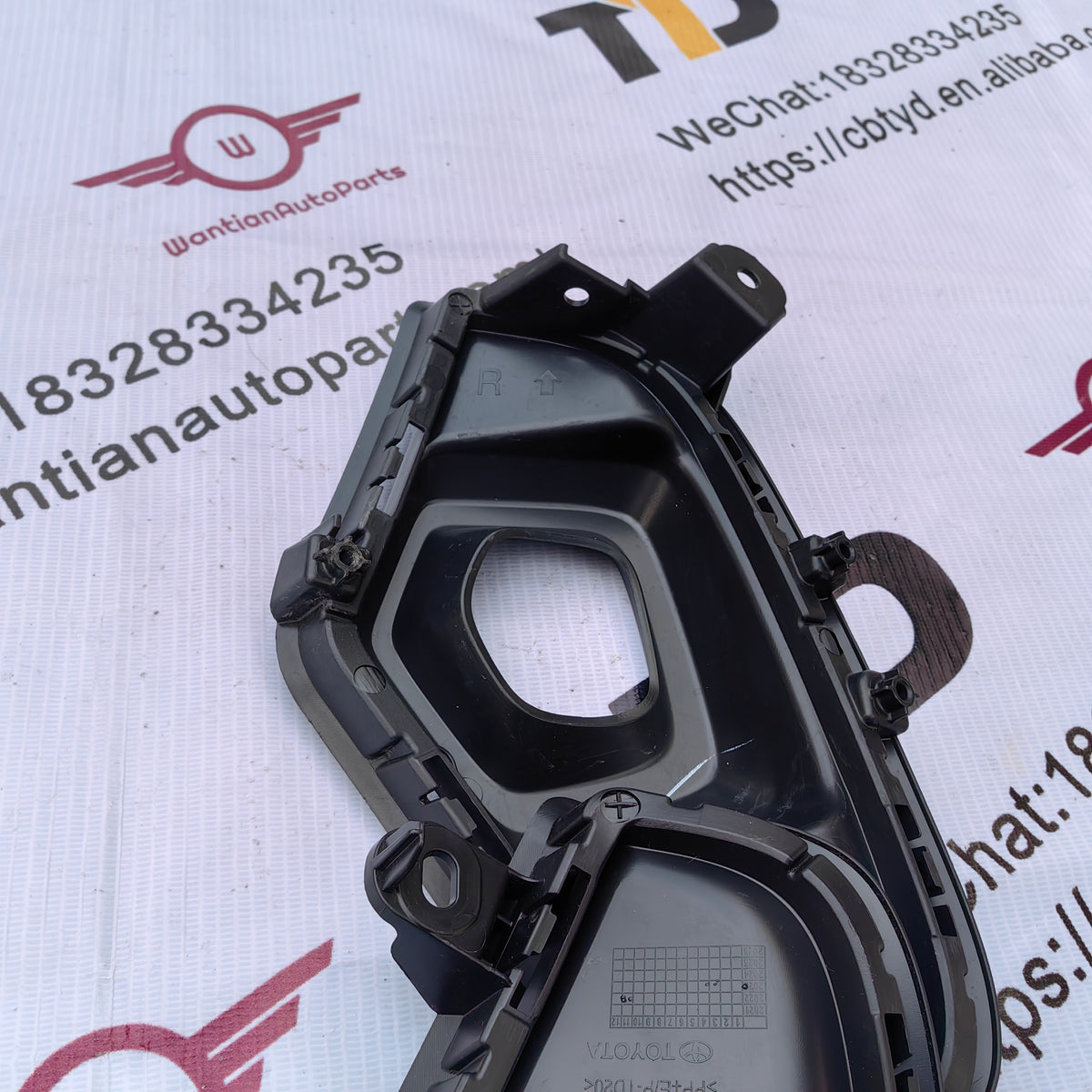 52127-0R290 52128-0R290 Cover Front Bumper Hol For Toyota RAV4  