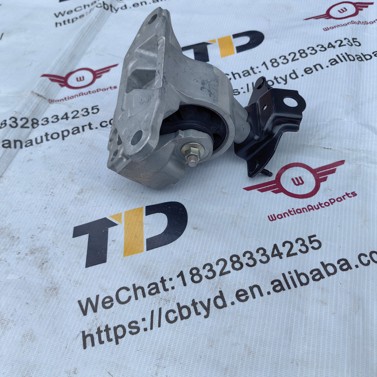 ペーコ 12306-25020 Mount For Toyota Venza Hybrid 12306-25020