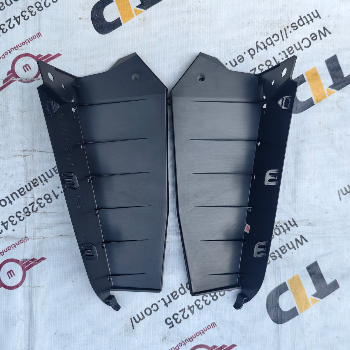 52568-78040 52567-78050 Side Retainer For Lexus NX 2023 52568