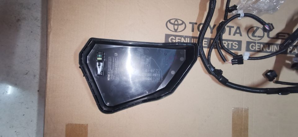 Toyota rav4 Upper Cover 82662-42640 82662-42660 82662-42700 82662