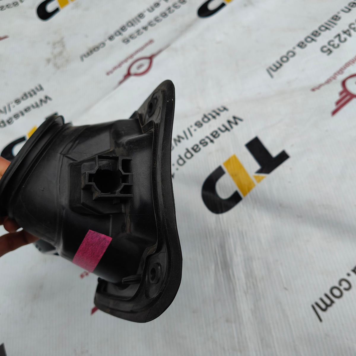 77305-48040 77305-48041 Fuel Filler Housing For Toyota VENZA 77305-480 ...