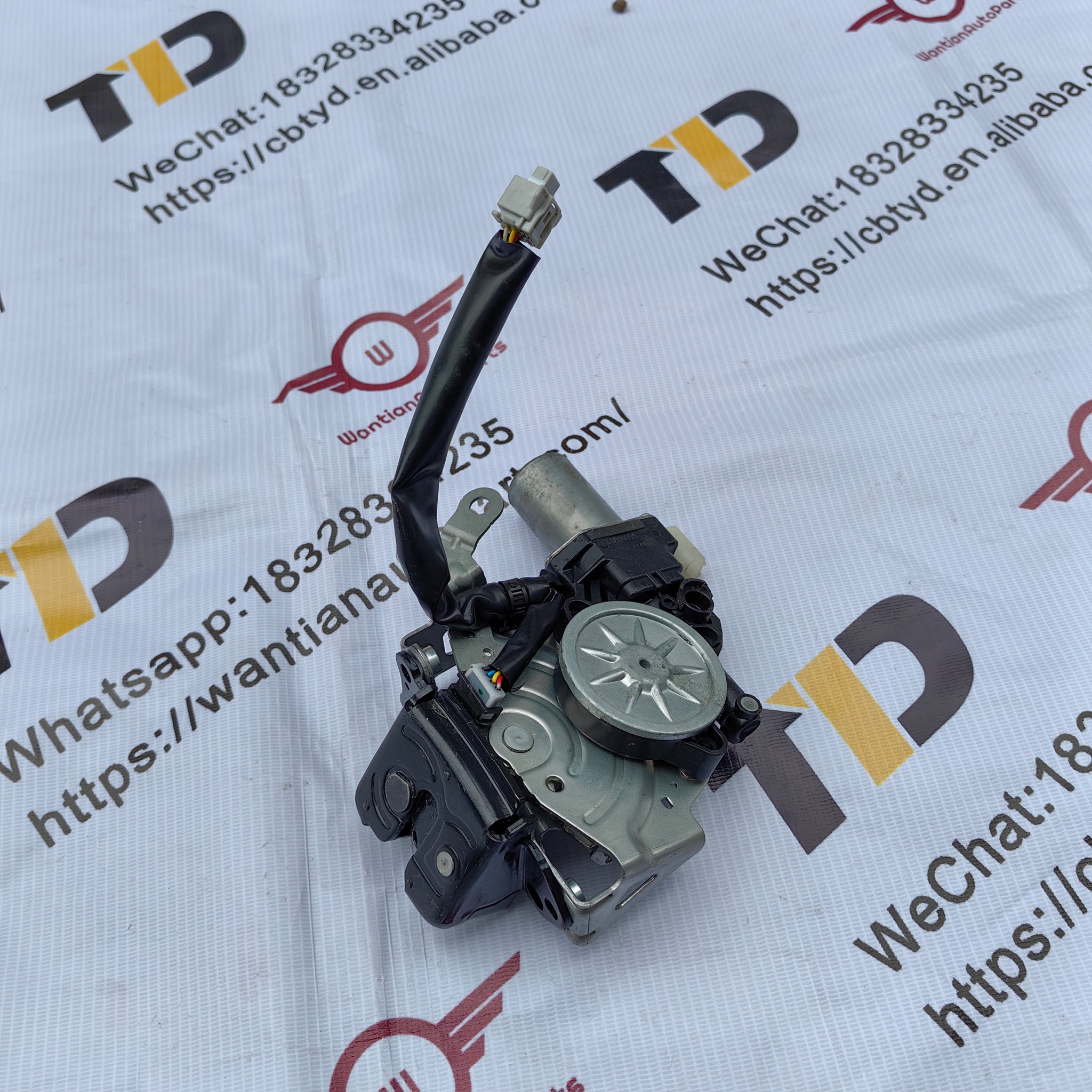 69350-0R040 69350-0R041 69350-0R042 Lock Assembly Back Door For