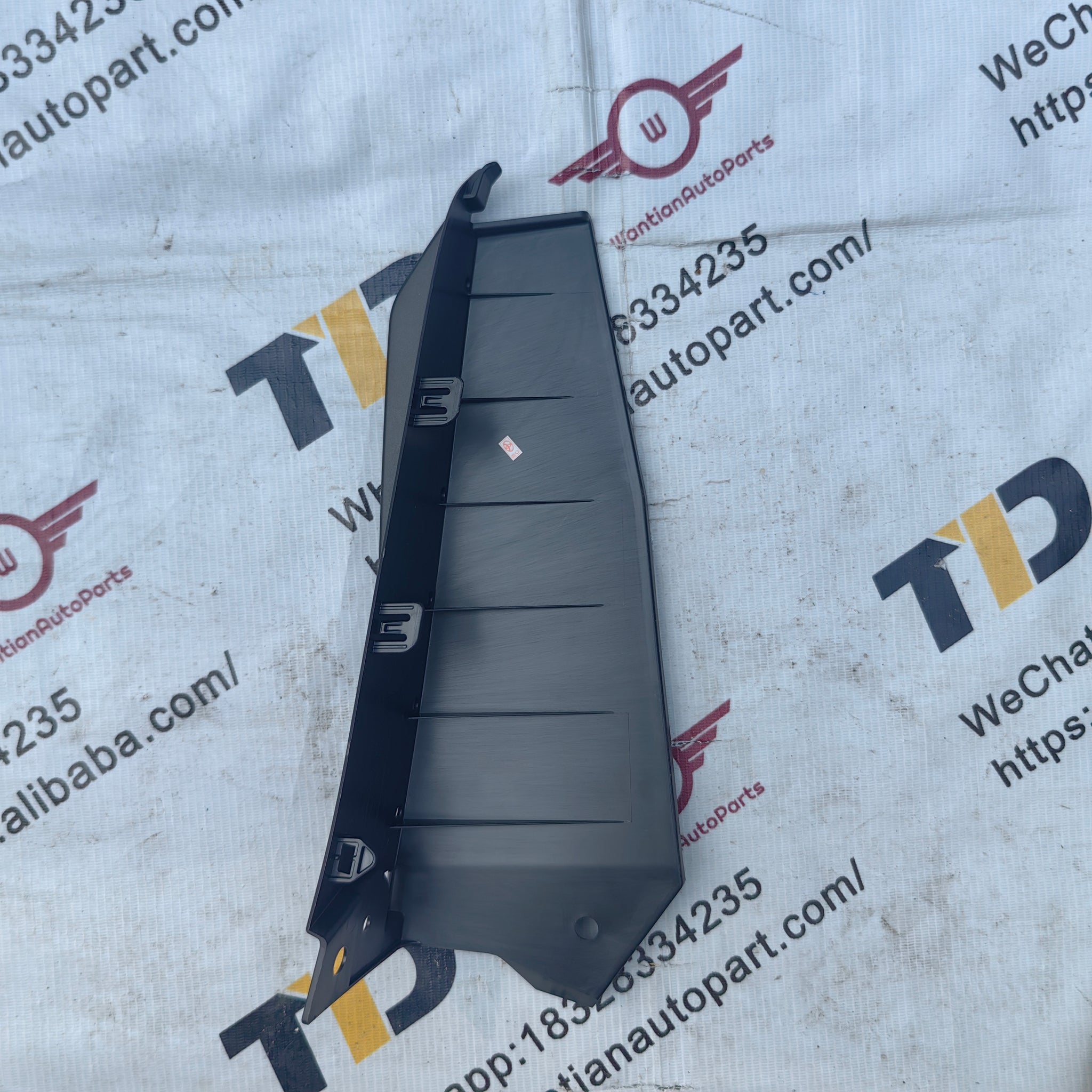 52568-78030 52567-78040 Side Retainer For Lexus NX 2023 52568