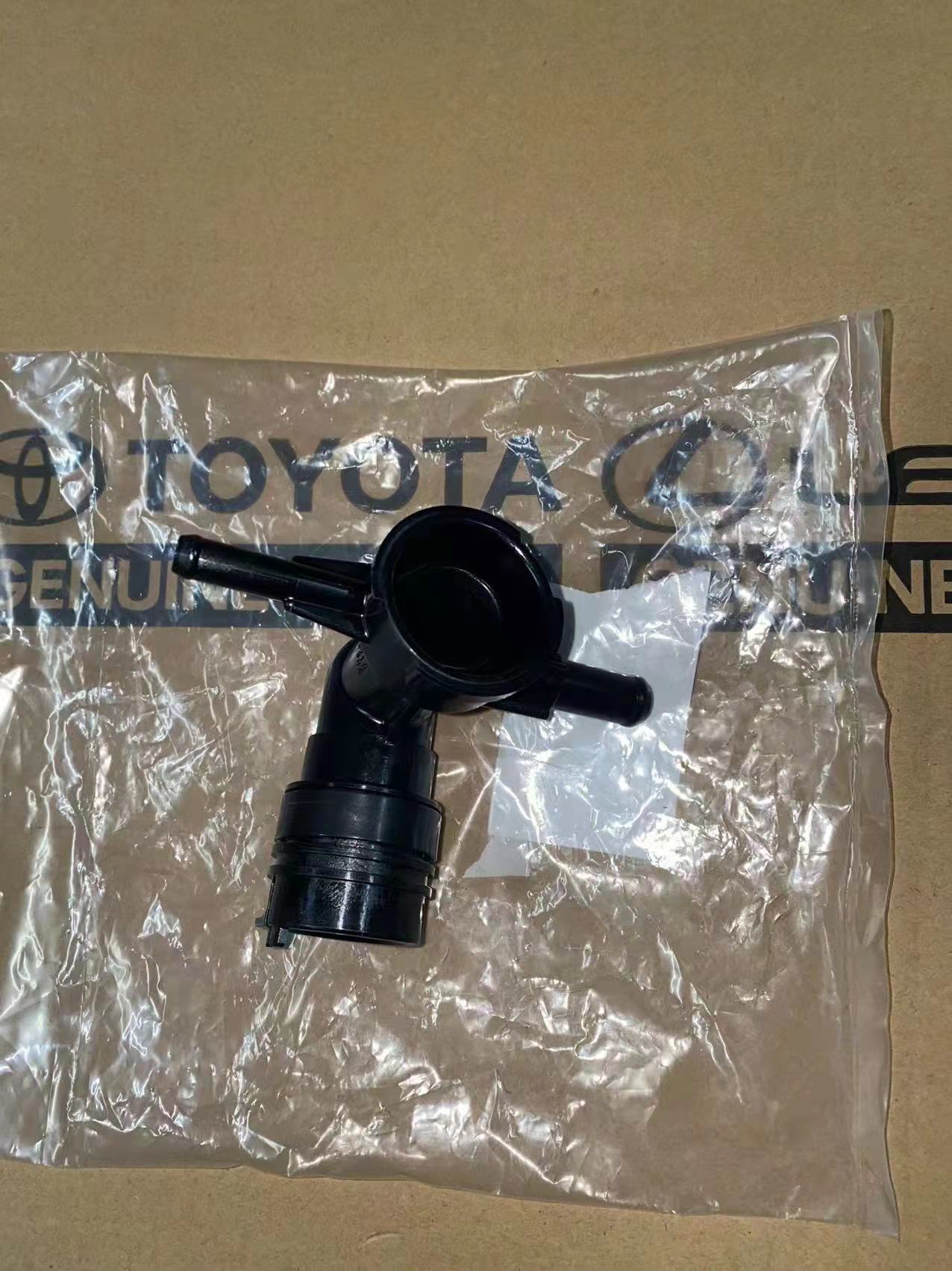るー　フェイクフード Toyota Highlander Filler Neck 16897-0P010 16897-F0080